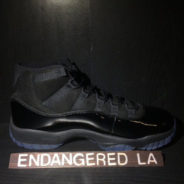 Air Jordan 11 Cap & Gown