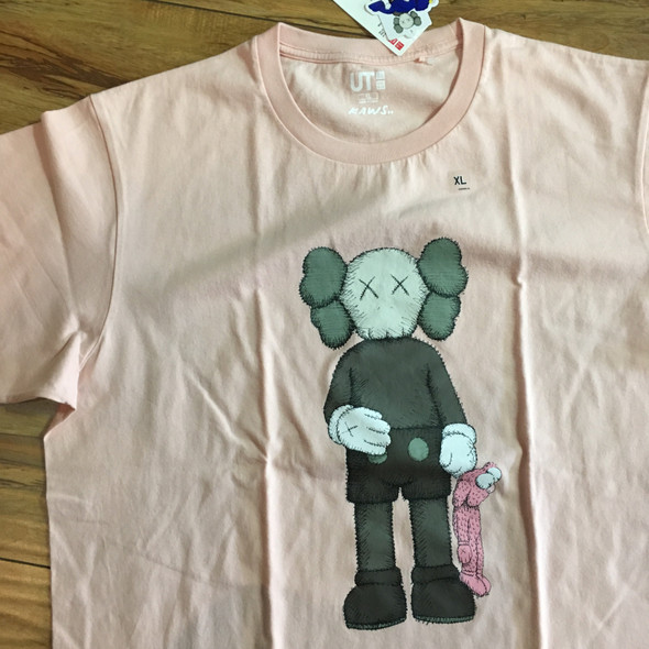 KAWS x Uniqlo Companion Tee Pink Sz M (#8900) KAWS x Uniqlo Companion Tee Pink Sz M (#8900)