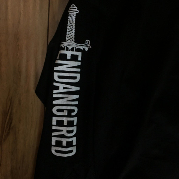 .Endangeredla L/S Tee Black Sz S .Endangeredla L/S Tee Black Sz S