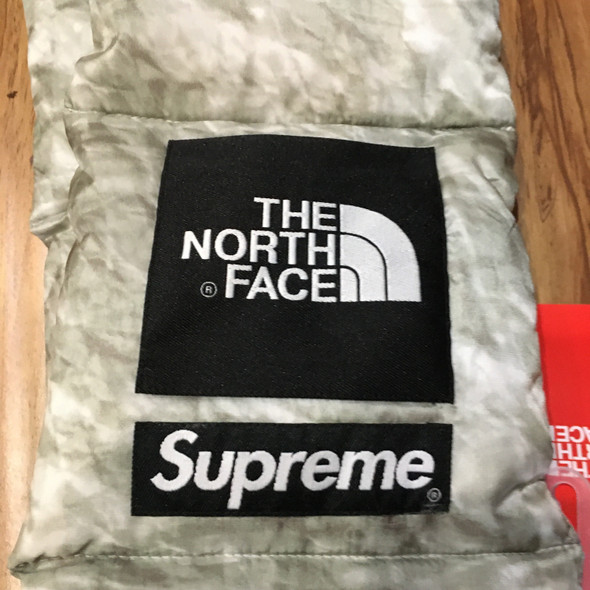 Supreme Scarf TNF Paper Down F/W 19' Supreme Scarf TNF Paper Down F/W 19'