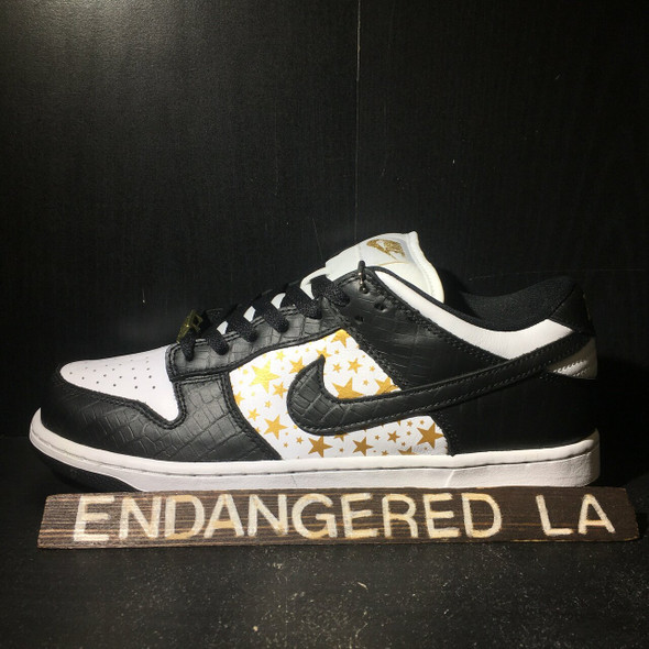 Nike SB Dunk Low Supreme Black 21' Sz 9 (#19498) Nike SB Dunk Low Supreme Black 21' Sz 9 (#19498)