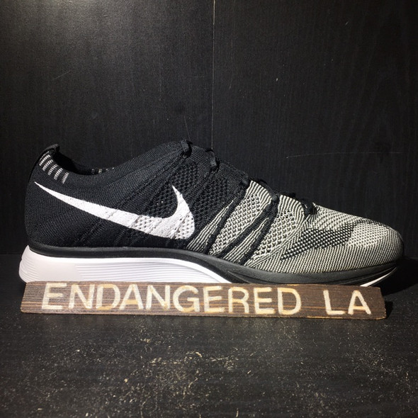 Nike Flyknit Trainer Oreo Sz 10 (#20541) Nike Flyknit Trainer Oreo Sz 10 (#20541)