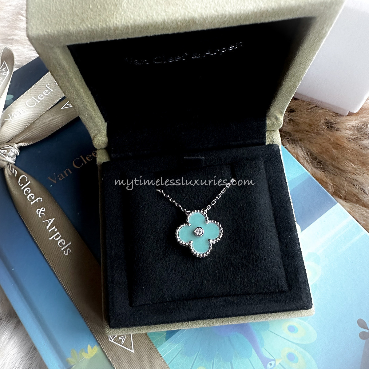 VAN CLEEF & ARPELS 2022 Holiday Pendant Celadon Sèvres/ Diamond