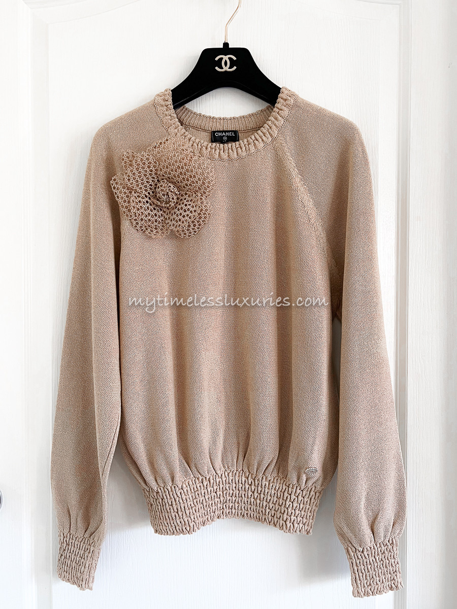 CHANEL 19S Knit Pullover w/ Camélia Brooch 38 FR Beige - Timeless