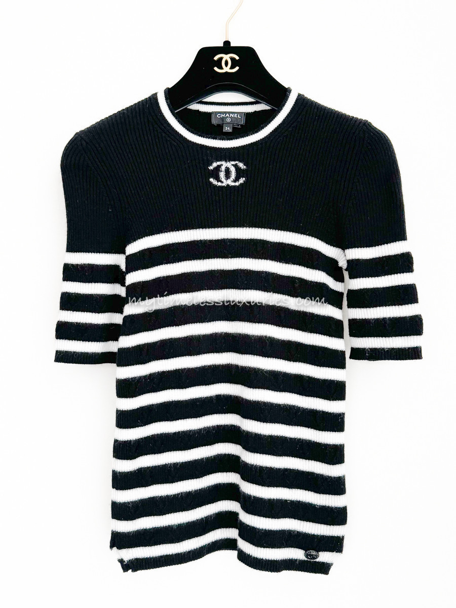 CHANEL 22B CC Heart Detail Knit Top Black/ White 34 - Timeless