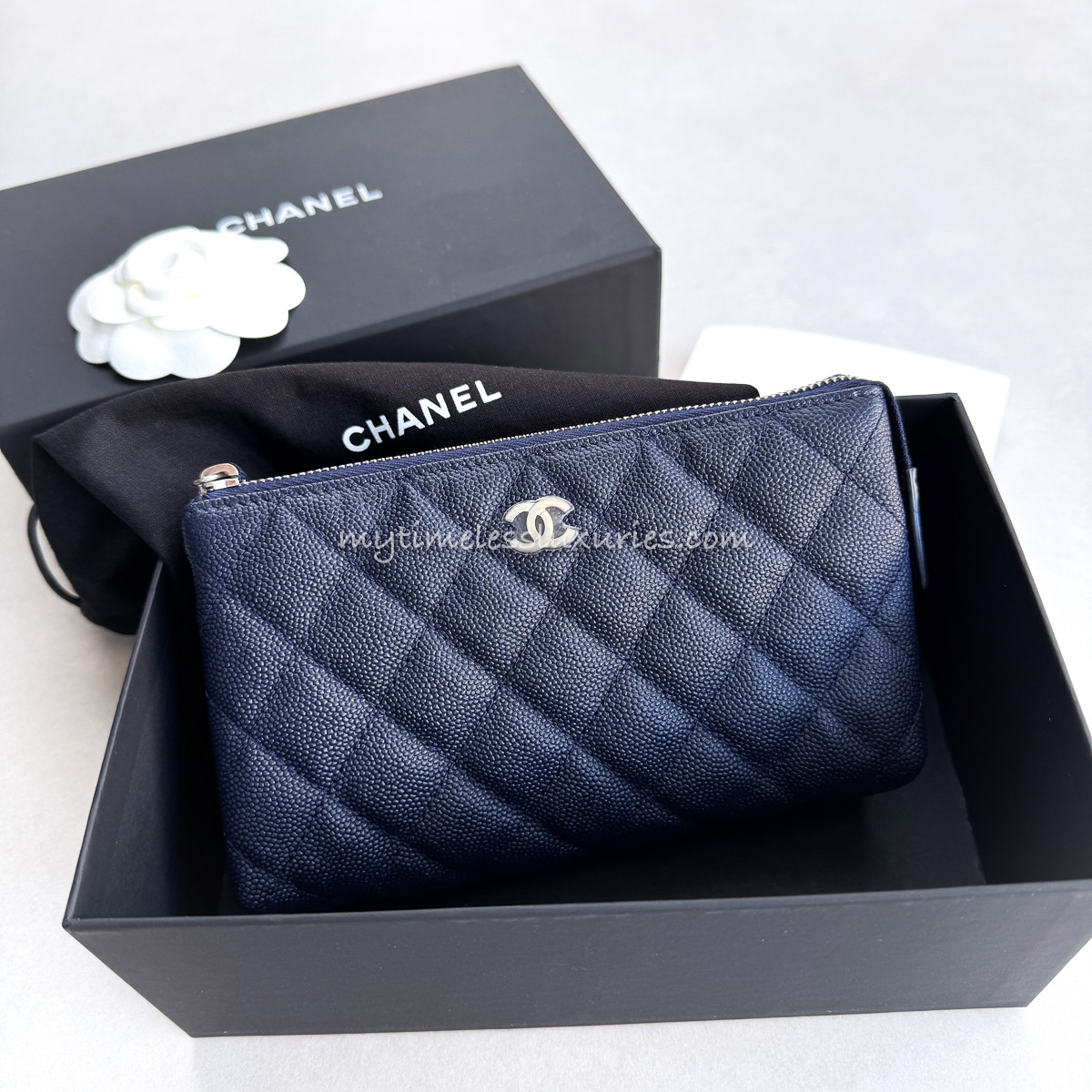 CHANEL 化粧品セット ネイビーケース CHANEL VVIP Exclusive Zip Pouch/ Cosmetic Case *New - Timeless