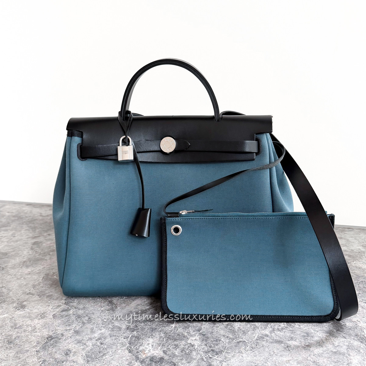 HERMES Herbag Zip 31 Retourne Bleu Thalassa/ Noir W HERMES Herbag Zip 31 Retourne Bleu Thalassa/ Noir W