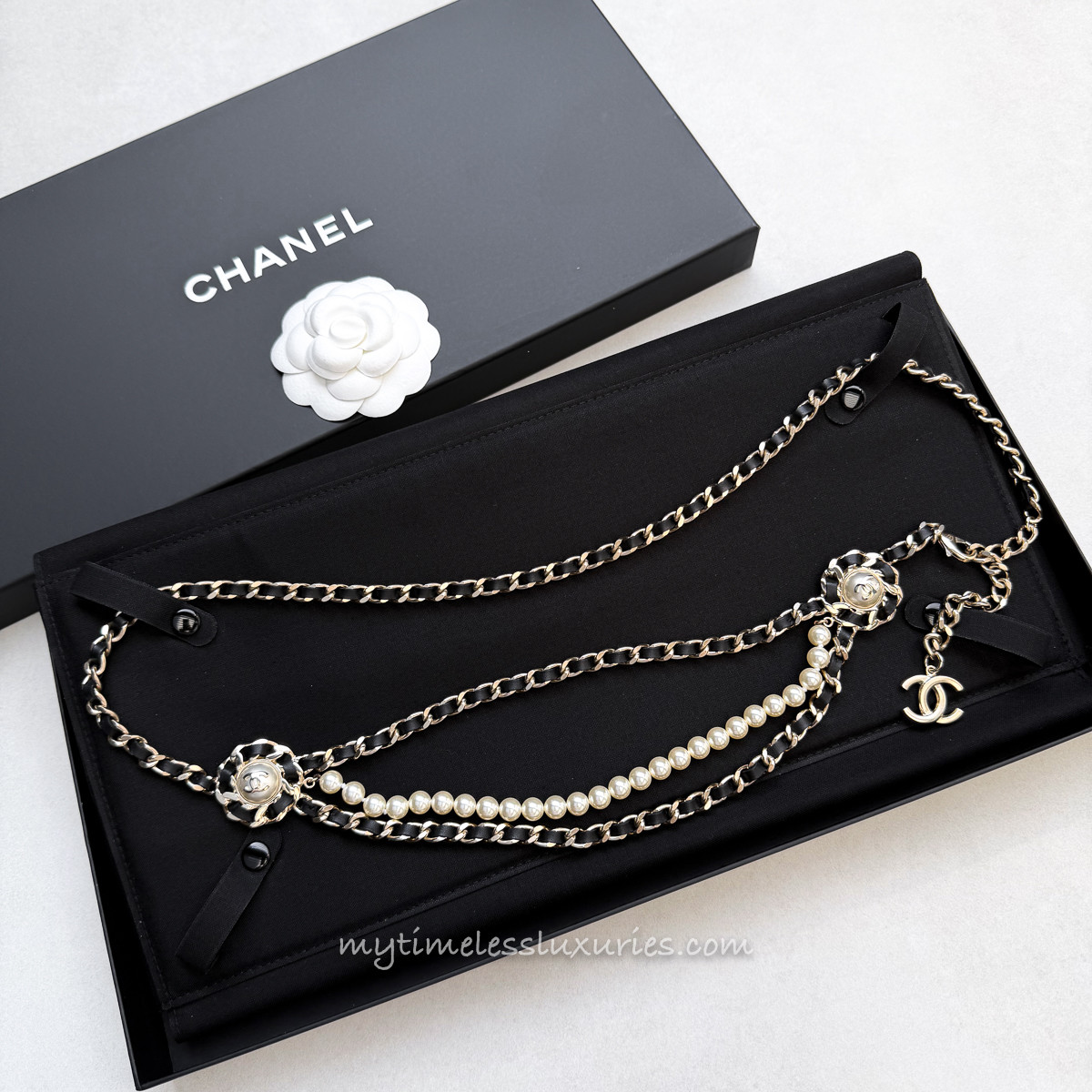 CHANEL 18K Interlaced Chain/ Leather & Pearl CC Belt *New