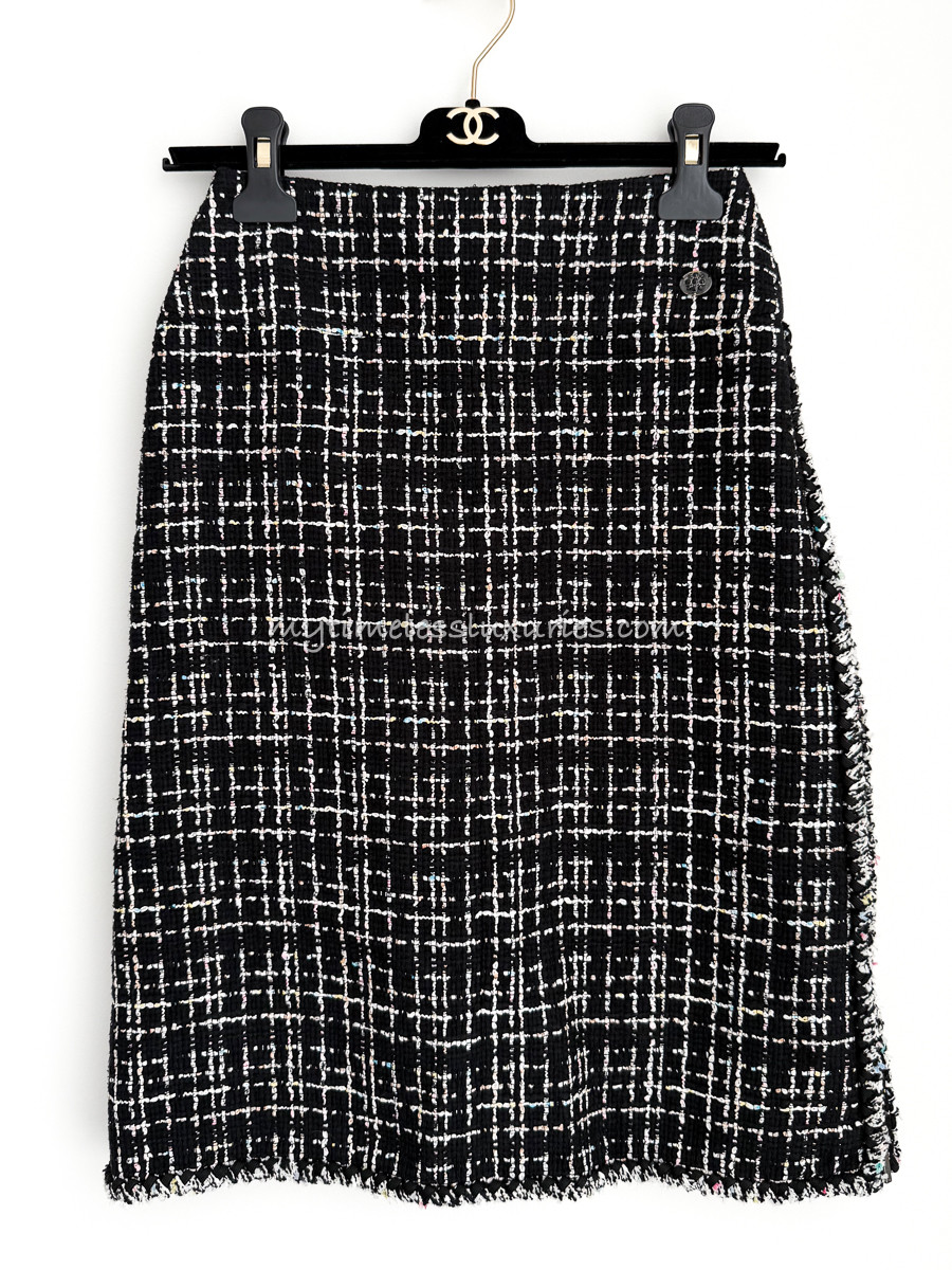 CHANEL 19S Black/ Multicolour Tweed Skirt Side Slit 34 - Timeless