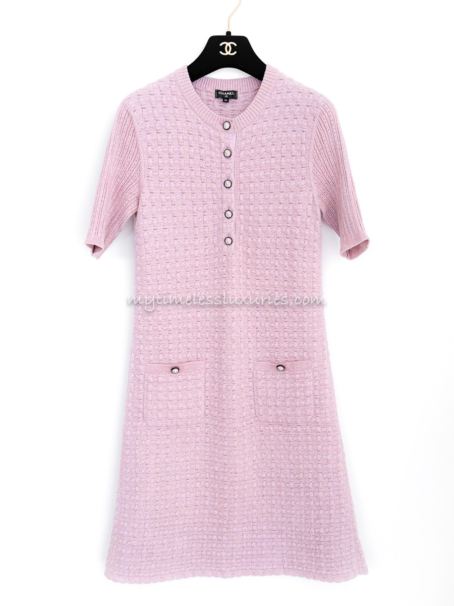CHANEL 17A Paris-Cosmopolite Knit Dress Lion Buttons 34 Pink