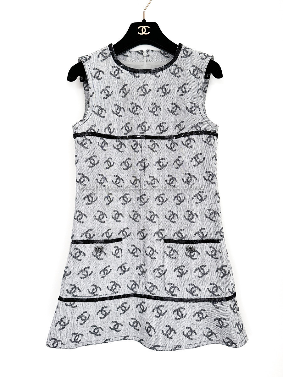 CHANEL 22S Runway CC Dress 34 Grey