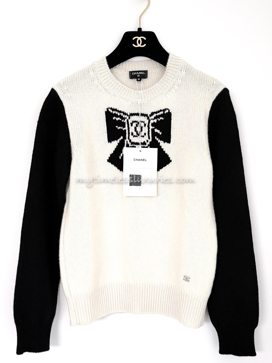 CHANEL 25N Coco Neige CC Logo Sweater 36 *New