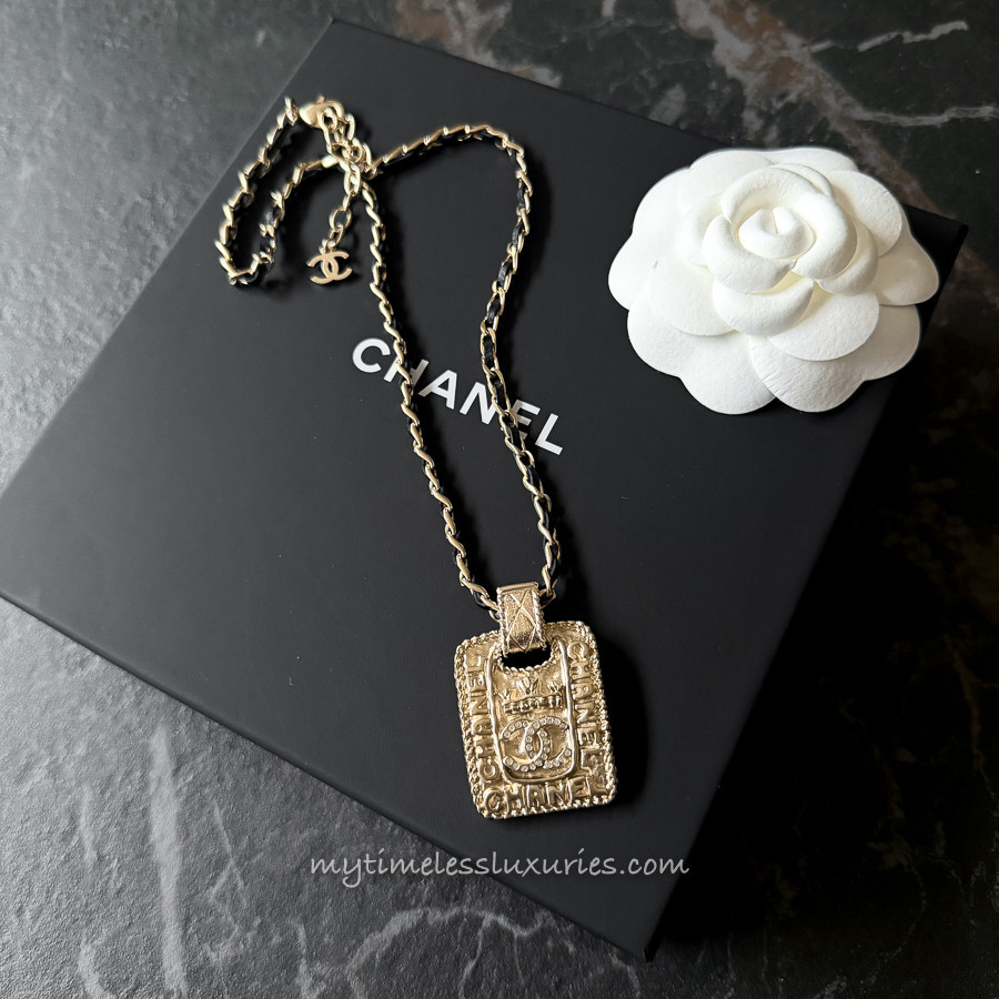 CHANEL 21A Crystal CC Logo Interlaced Leather/ Chain Necklace *New