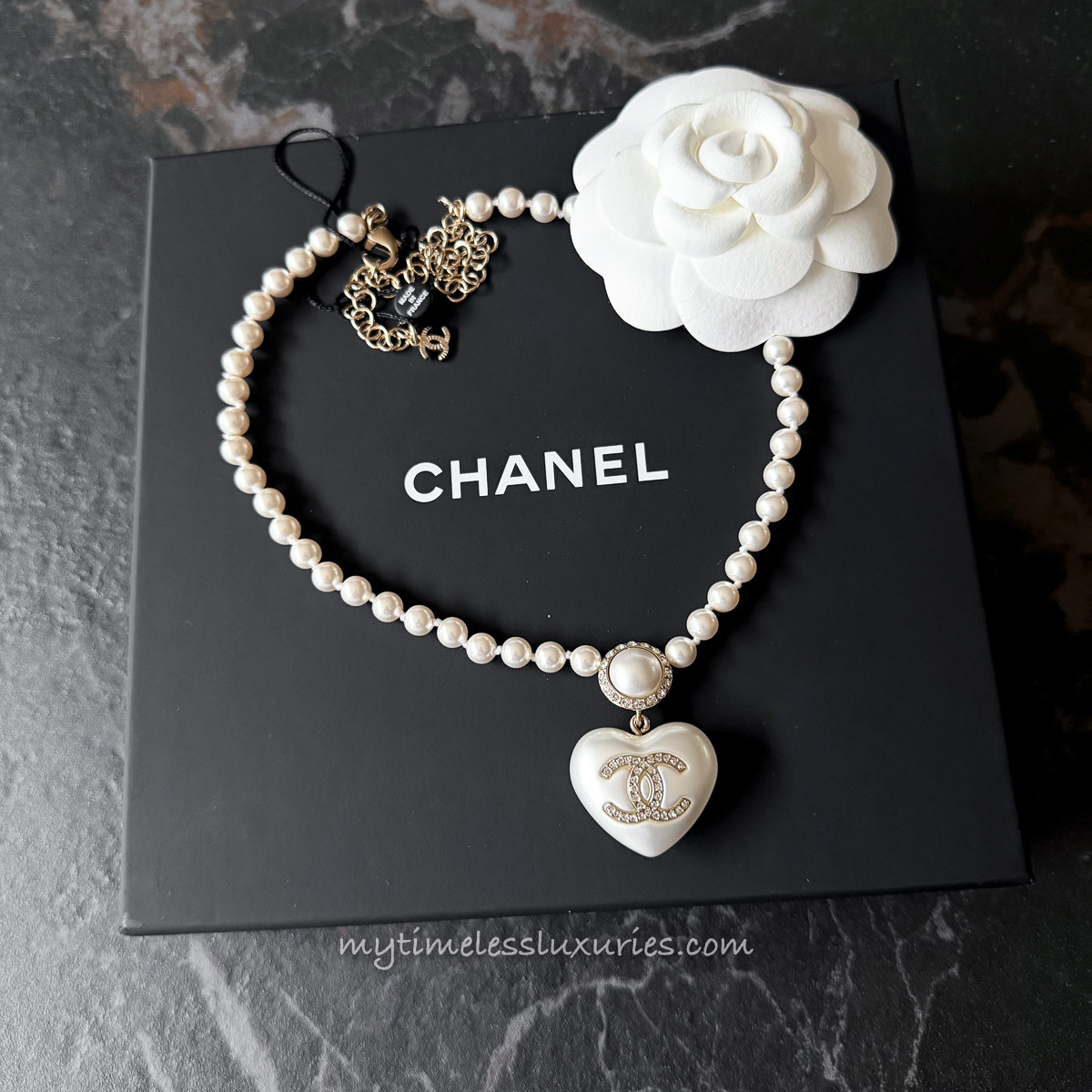 CHANEL 21B Pearl Necklace CC Heart Pendant *New