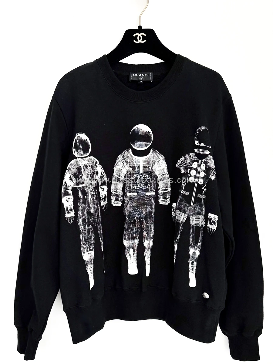 CHANEL 17K CC Astronaut Sweatshirt 40