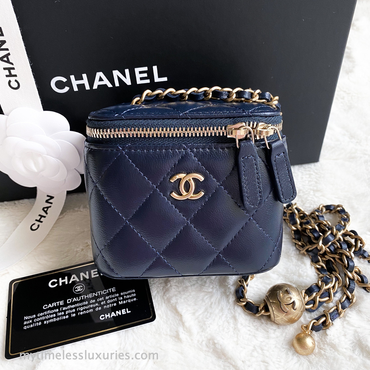 Get Chanel 20s Navy Pearl Crush Mini Vanity Case 29830087 New HD Wallpaper Chanel 20s Navy Pearl Crush Mini Vanity Case 29830087 New For iPhone Free