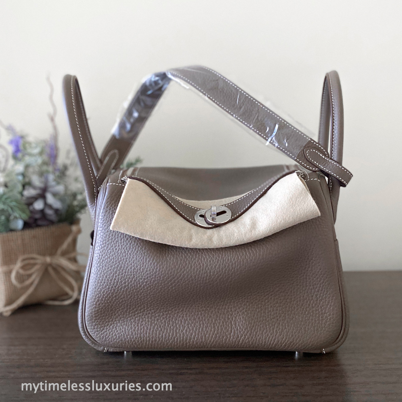 Hermes Mini Lindy 19 Bag Taurillon Clemence Leather Palladium