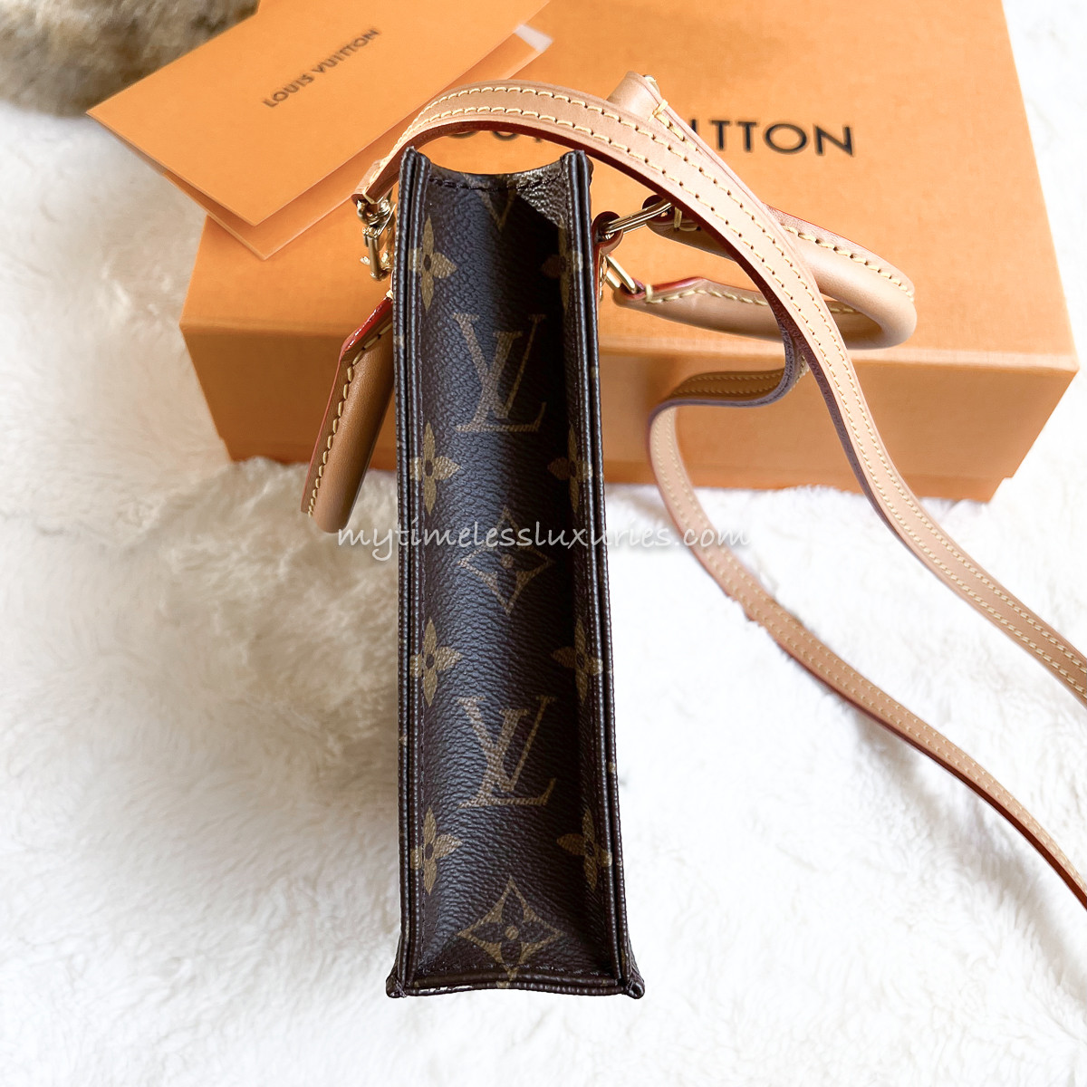 LOUIS VUITTON Petit Sac Plat Monogram Timeless Luxuries