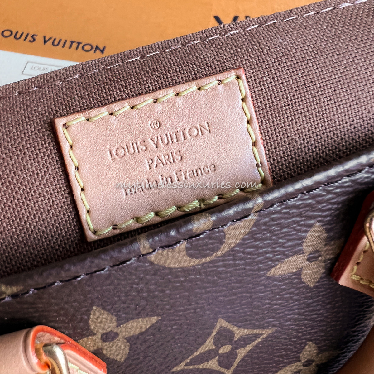 LOUIS VUITTON Petit Sac Plat Monogram Timeless Luxuries