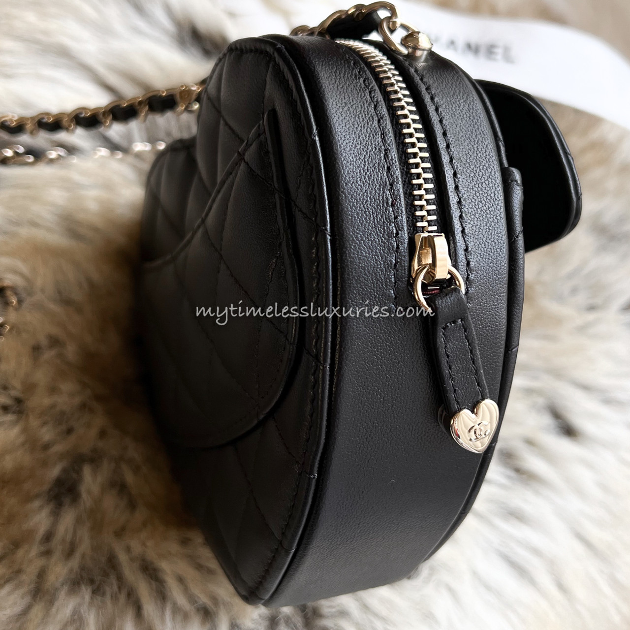 CHANEL 22S 'CC in Love' Heart Clutch with Chain *New