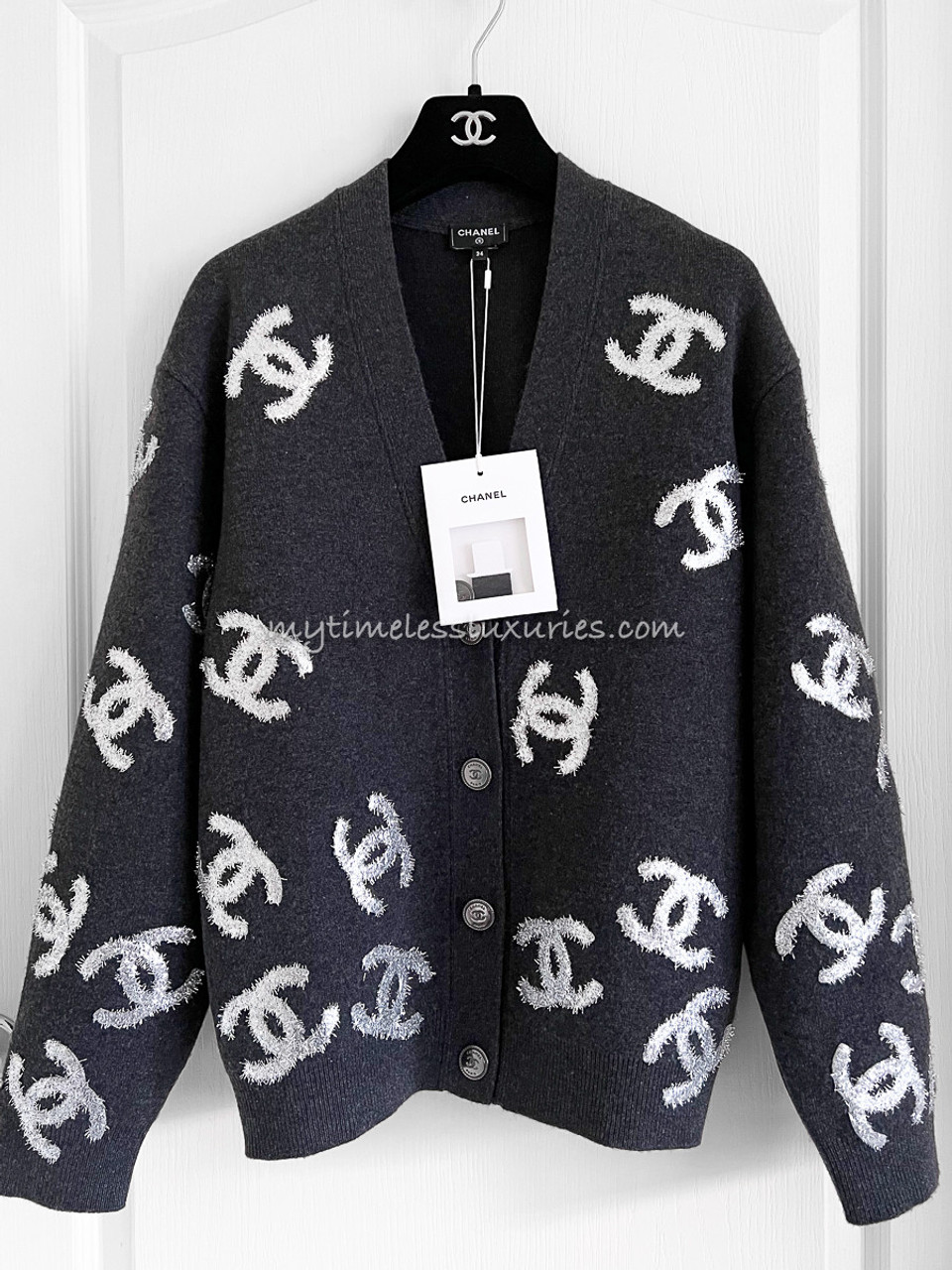 CHANEL 22A Metiers d'Art Runway CC Cardigan 34 Grey *New