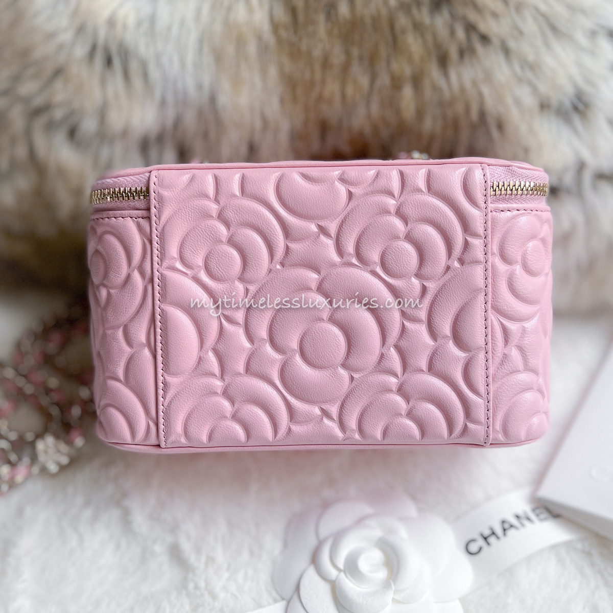 Chanel ケース CHANEL 21S Camélia Embossed Vanity Case *New - Timeless Luxuries