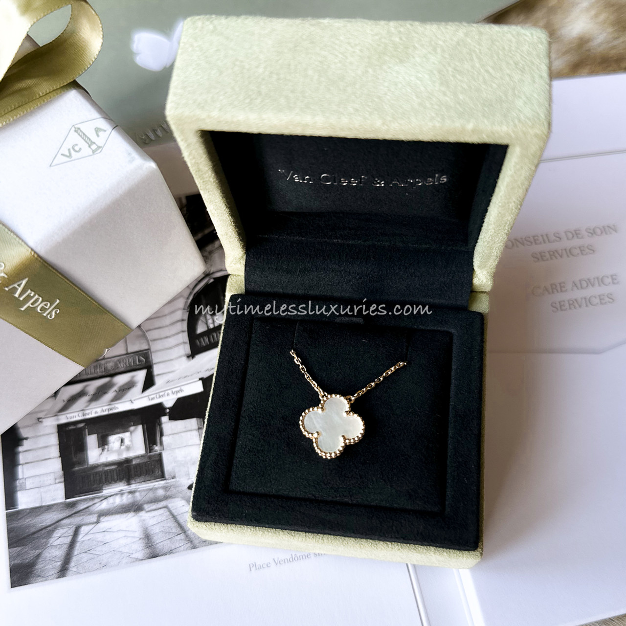 Van Cleef & Arpels Sweet Alhambra Mother of Pearl 18kt Yellow Gold Mini  Pendant Chain Necklace Van Cleef & Arpels
