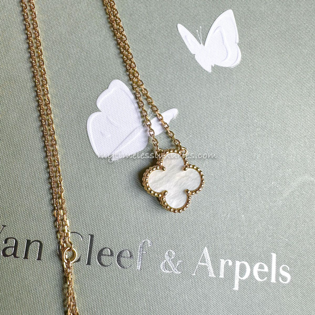 Van Cleef & Arpels ビンテージアルハンブラ YG MOP VAN CLEEF & ARPELS Vintage Alhambra Pendant/ Necklace MOP 18K YG