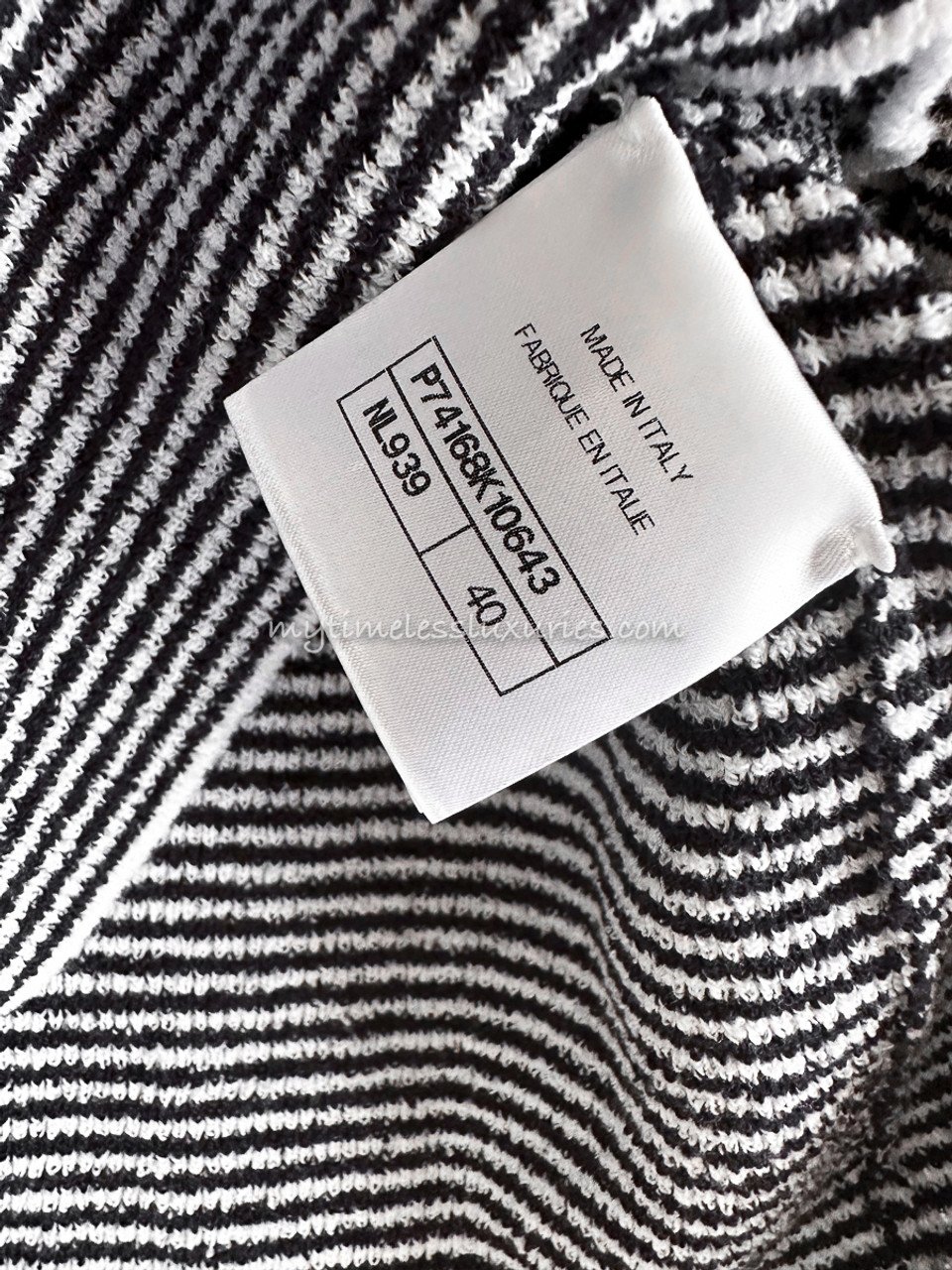 CHANEL 23C CC Logo Tank Top 40 - Timeless Luxuries