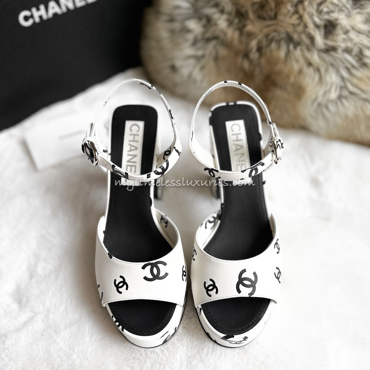 週末⭐️CHANELミュール　37⭐️ 完売必至◇ふわもこサボ♪】CHANEL サンダル ミュール ボア