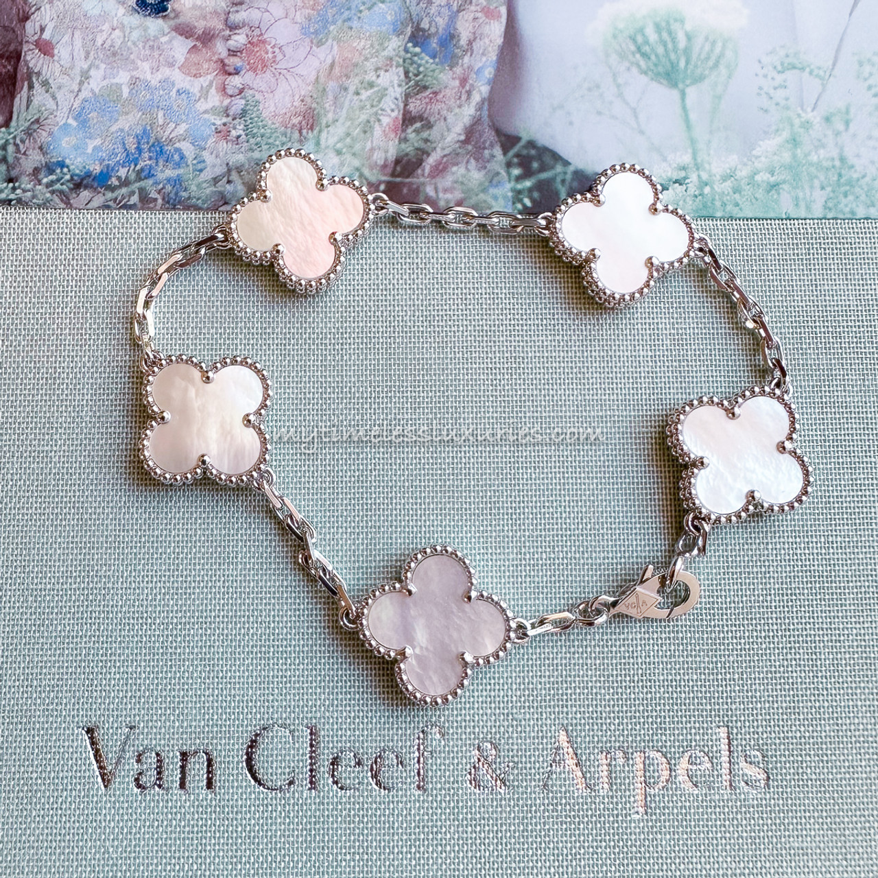 VAN CLEEF & ARPELS 2022 Vintage Alhambra Bracelet White MOP WG