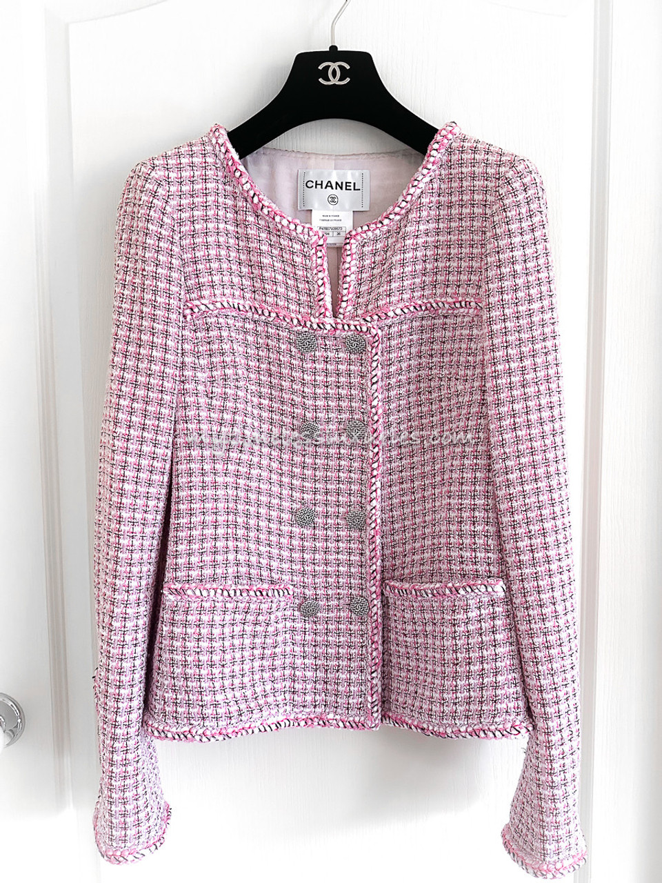 CHANEL  Iconic Vintage Tweed Jacket  Size 38 but runs small  Start  Rescue Resale Store