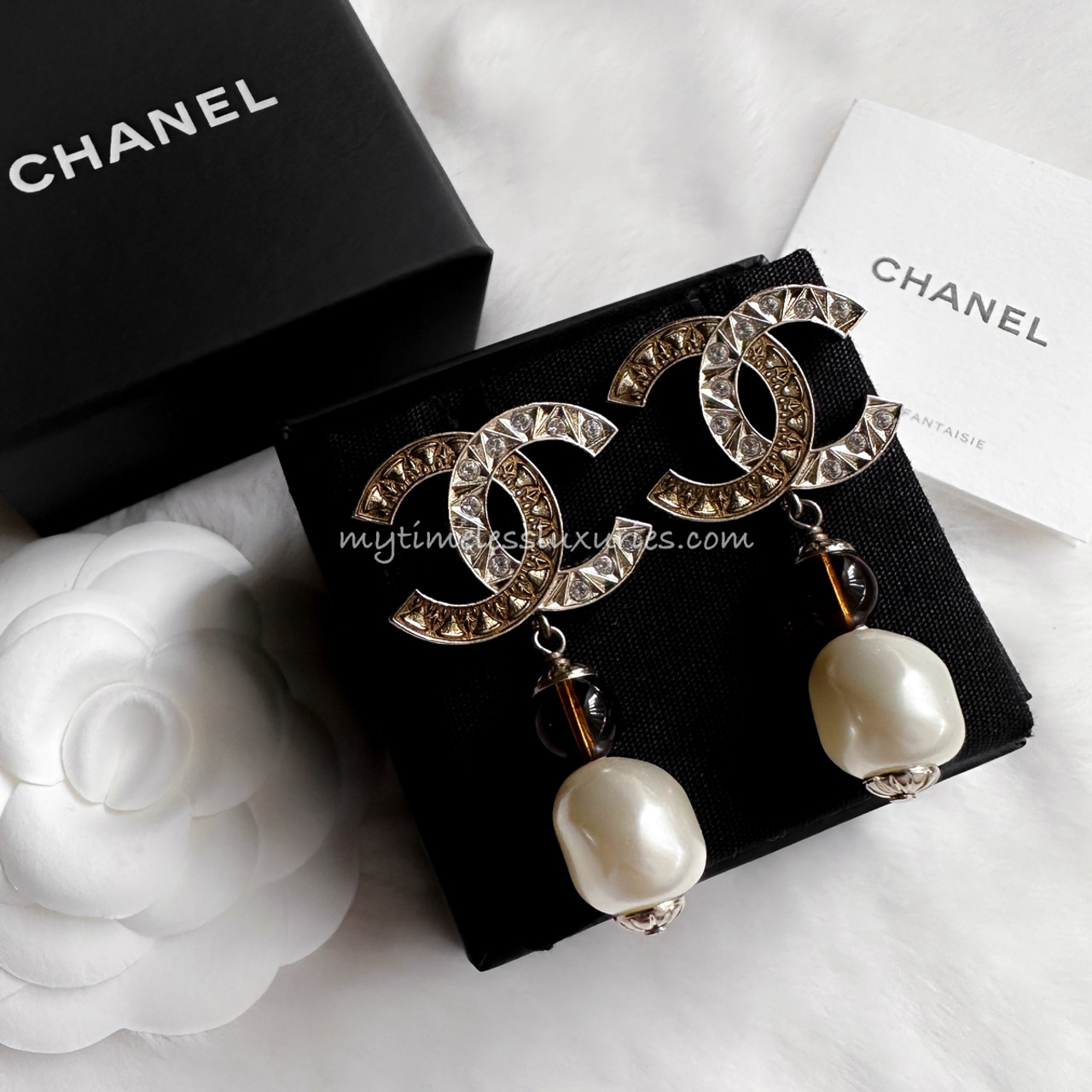 Chanel Gold Tone CC Faux Pearl Drop Earrings - Chanel Earrings Canada –  Love that Bag etc - Preowned Designer Fashions