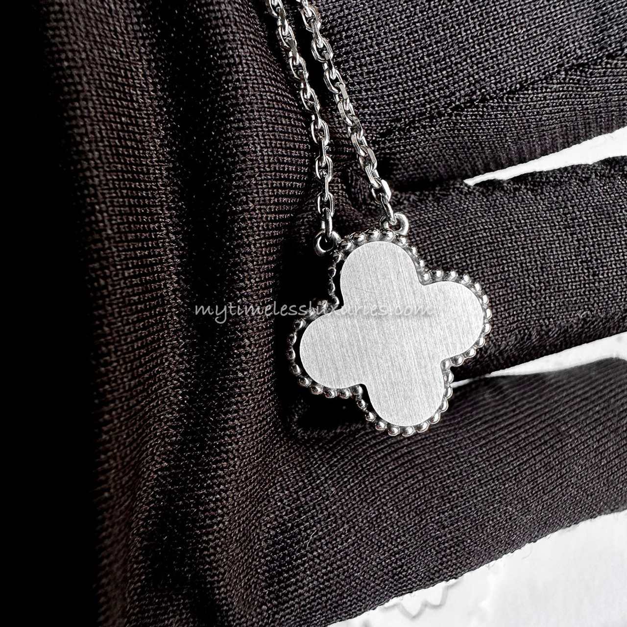 Van cleef and arpels 2020 holiday pendant Clearance