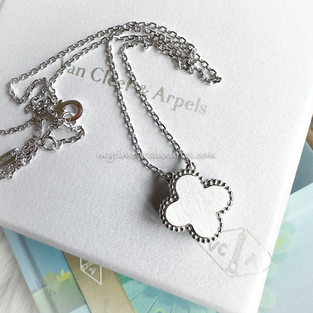 VAN CLEEF & ARPELS 2022 Holiday Pendant Celadon Sèvres/ Diamond