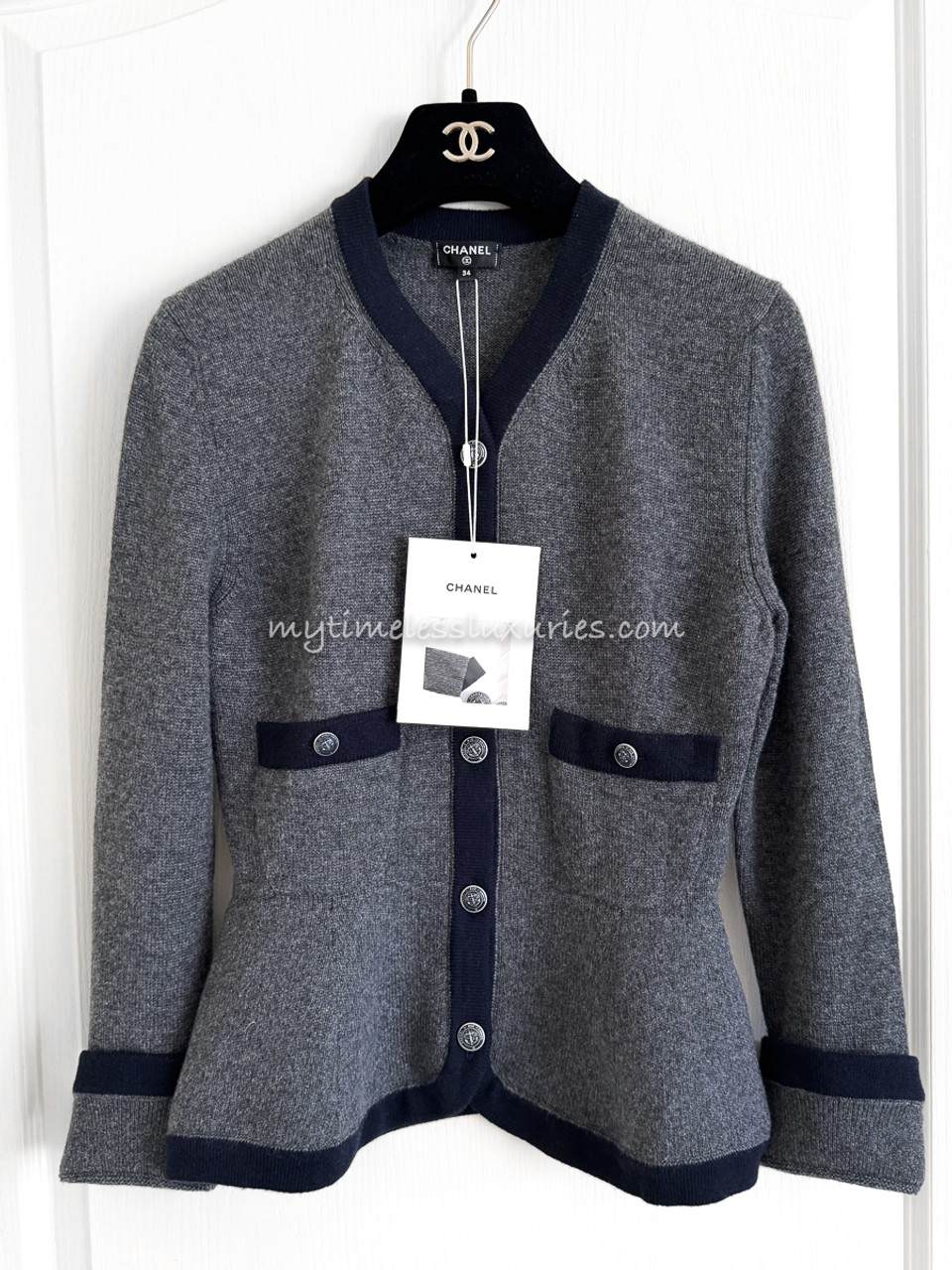 CHANEL 22A Metiers d'Art Runway CC Cardigan 34 FR - Timeless Luxuries