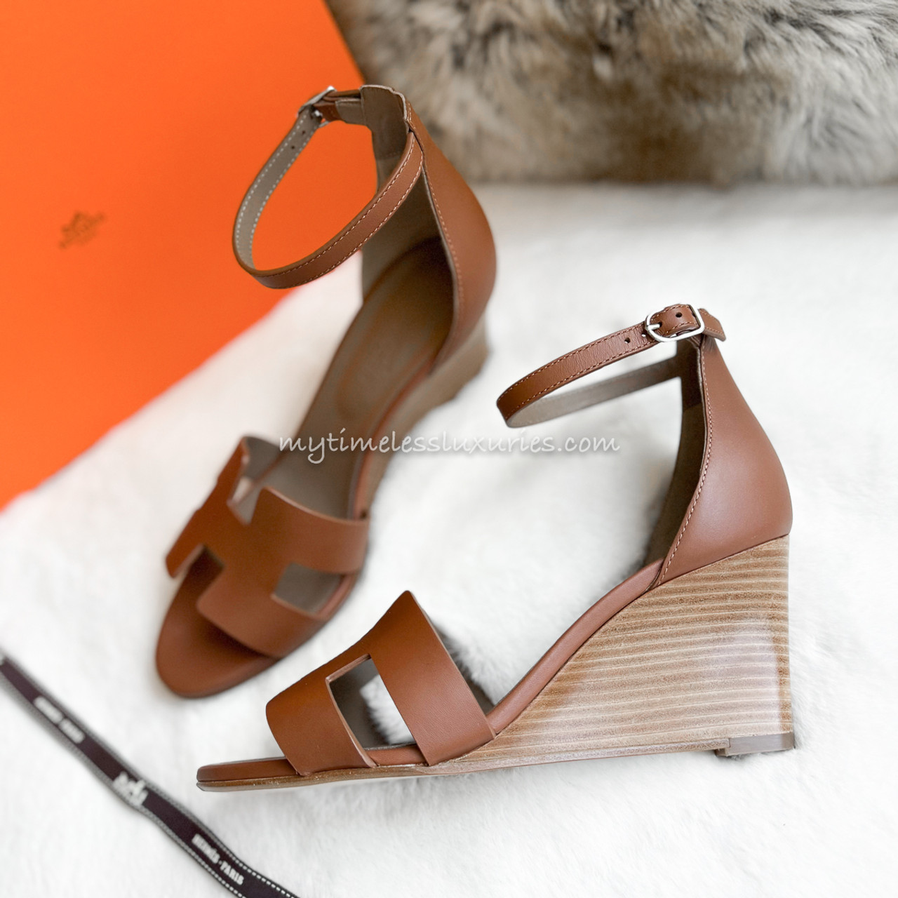 Boutique CHLOE Beige pink multi-strap wedge sandals Retail price $760 Size  39