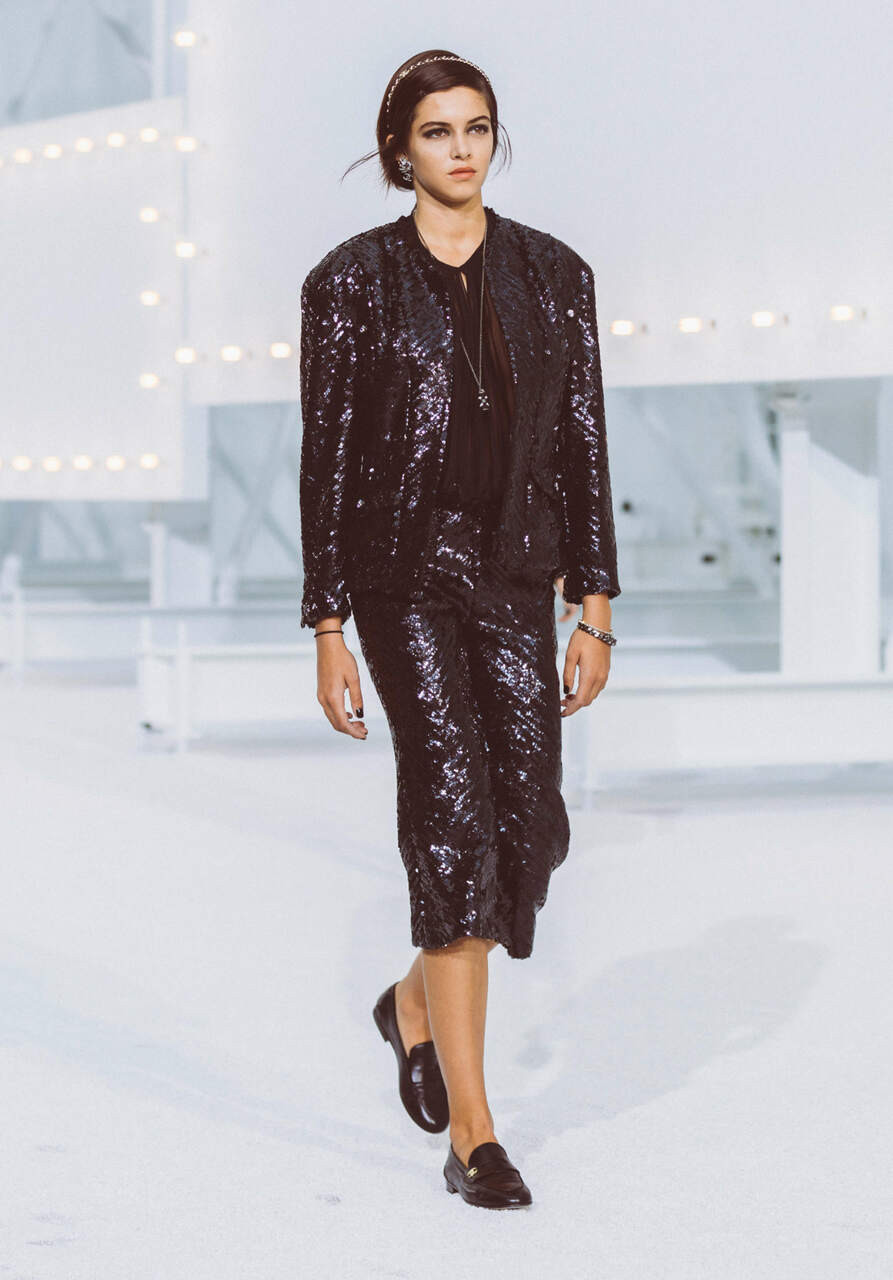 CHANEL 21S Runway Interlaced Chain & Leather CC Headband