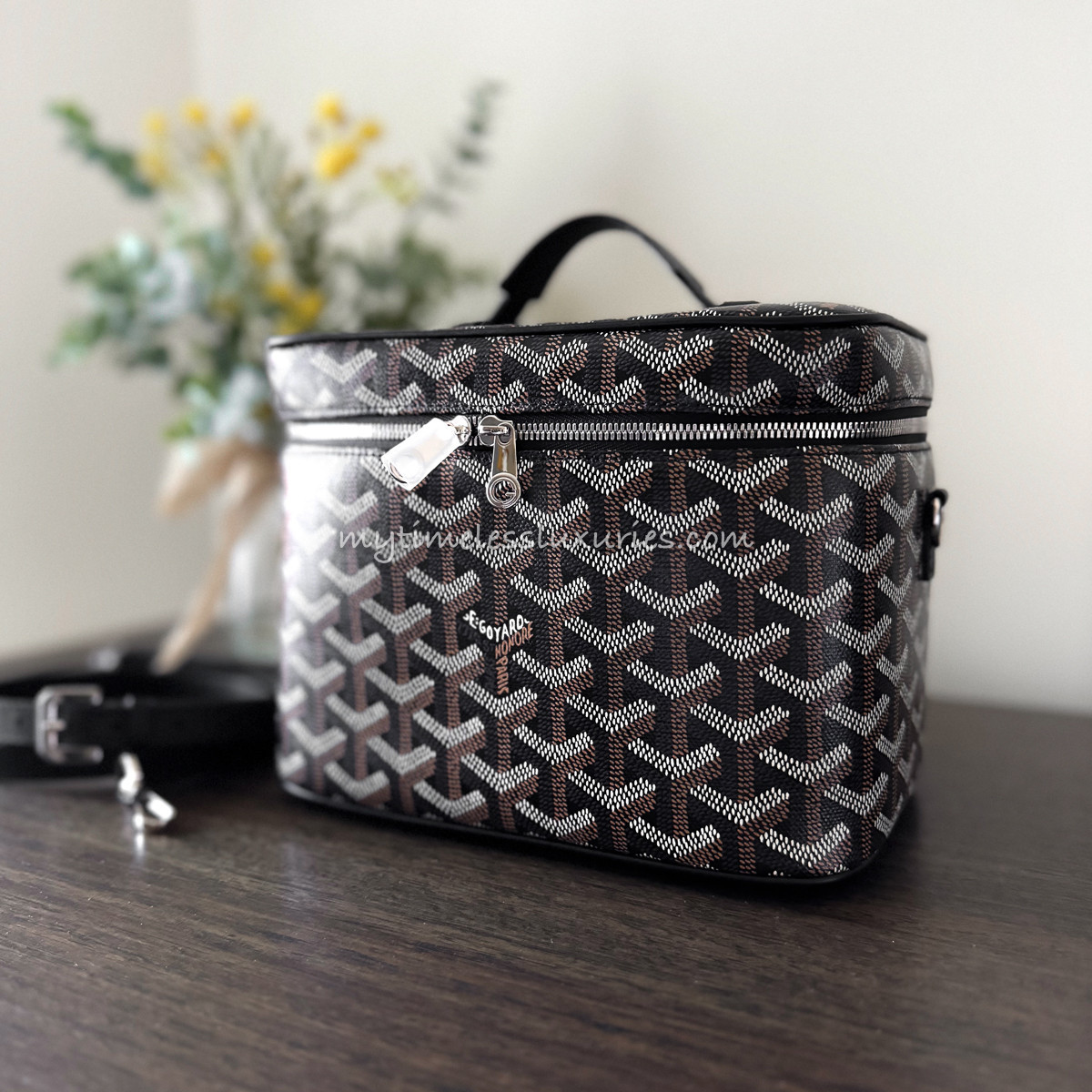 MUSE VANITY CASE 20 IN CLASSIC RED GOYARDINE CANVAS