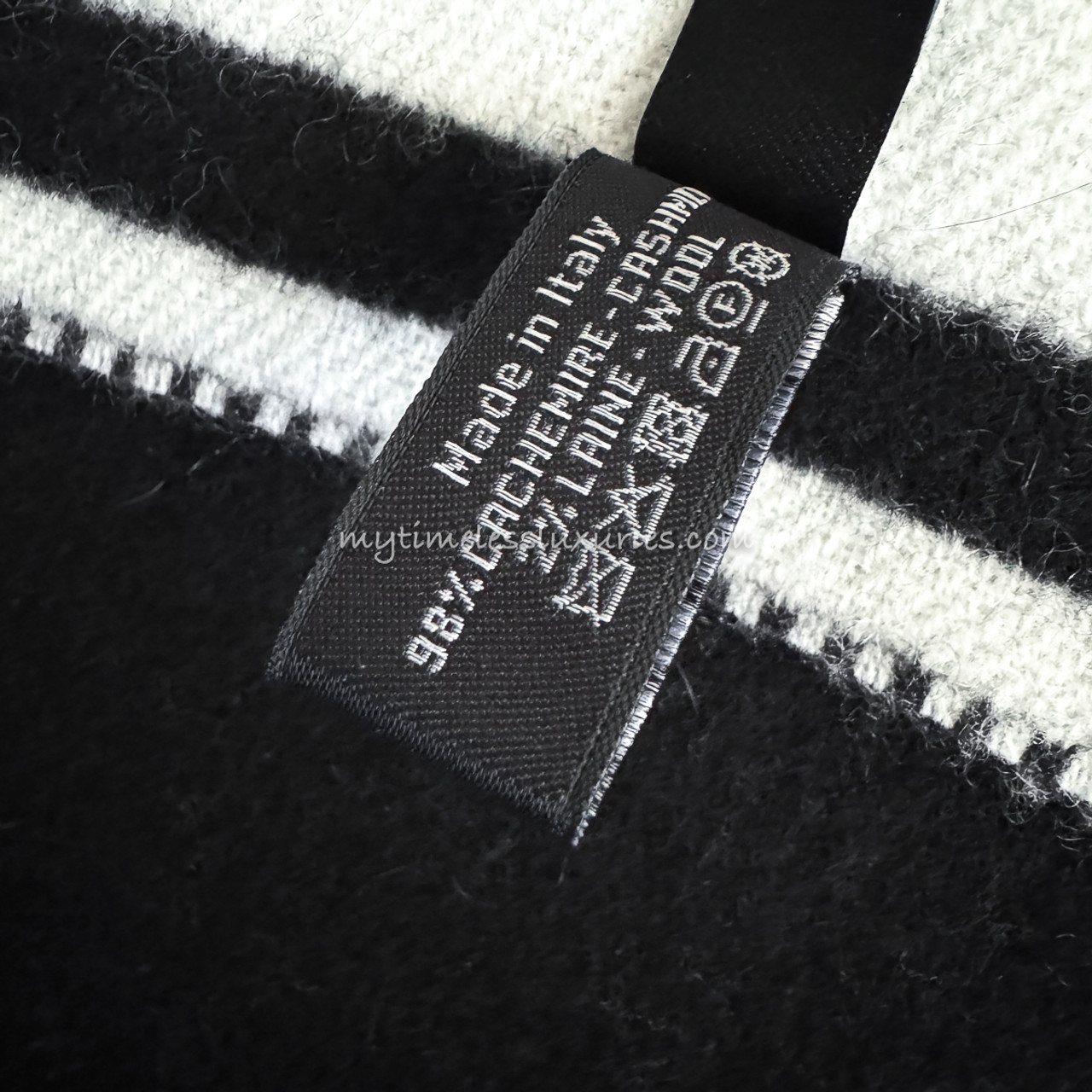 送料込◆入手困難品♪【CHANEL】scarf ウール＆ブラックホワイト 2bba2da1_480x480@2x.jpg?v=