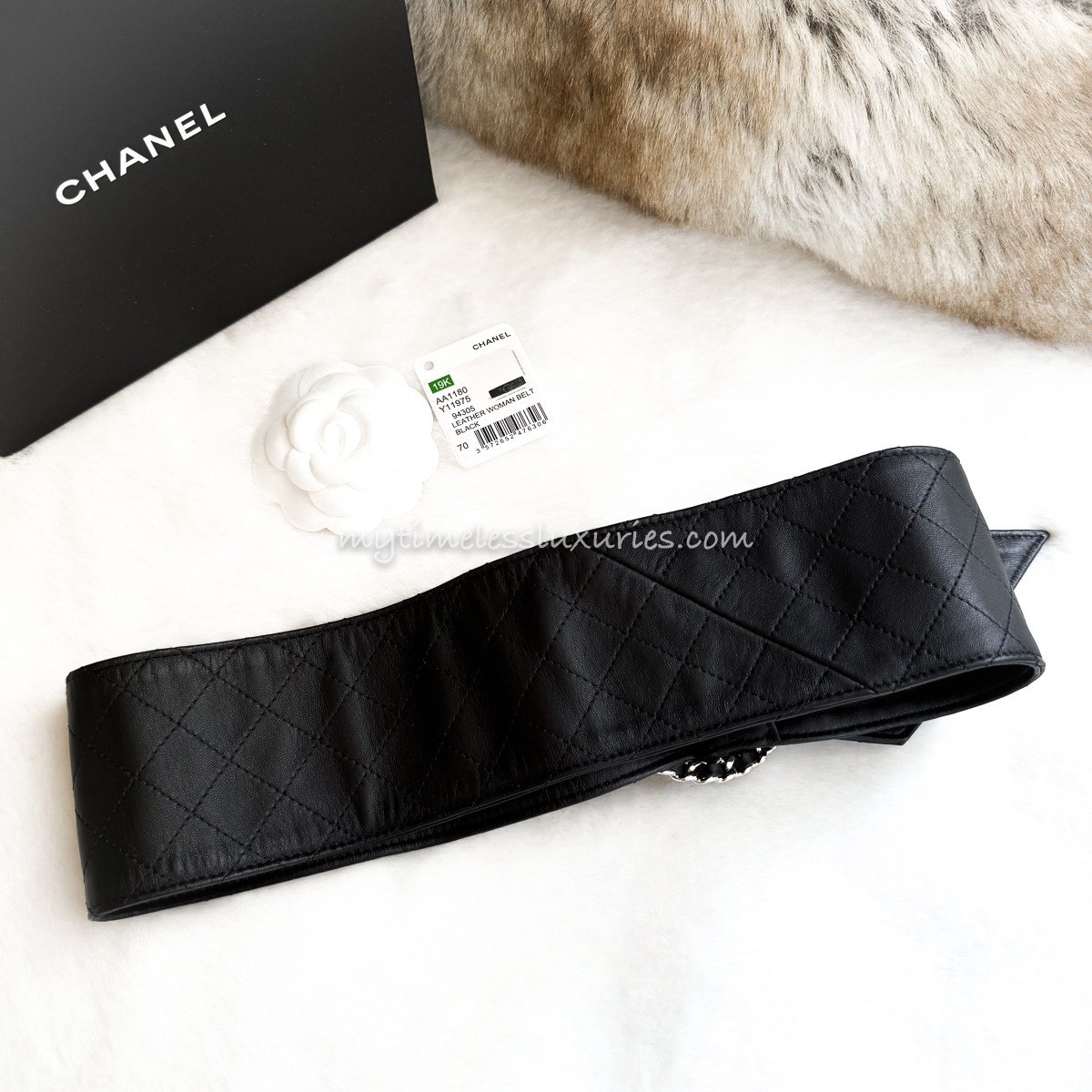 Chanel Gorgeous Belt 19Ss Chanel 19B Black Leather Gold Chain Belt – The Millionaires  main image 2