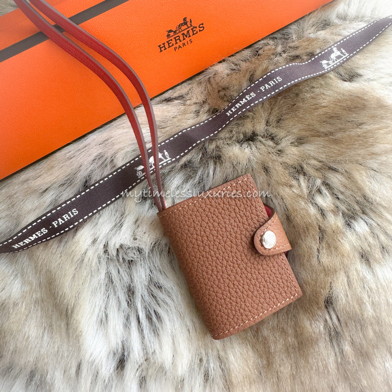 HERMES(エルメス)- Ulysse Nano charm(ユリスナノ)ゴールド HERMES Ulysse Nano Charm Gold/ Capucine - Timeless Luxuries