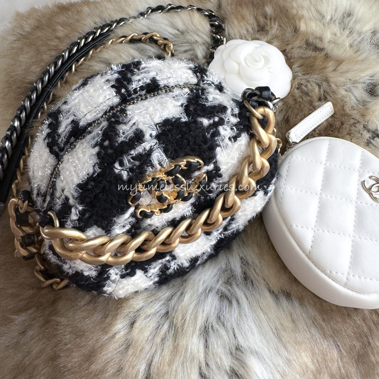 CHANEL 19K Houndstooth Tweed 19 Round Clutch w Chain Coin Purse Timeless Luxuries