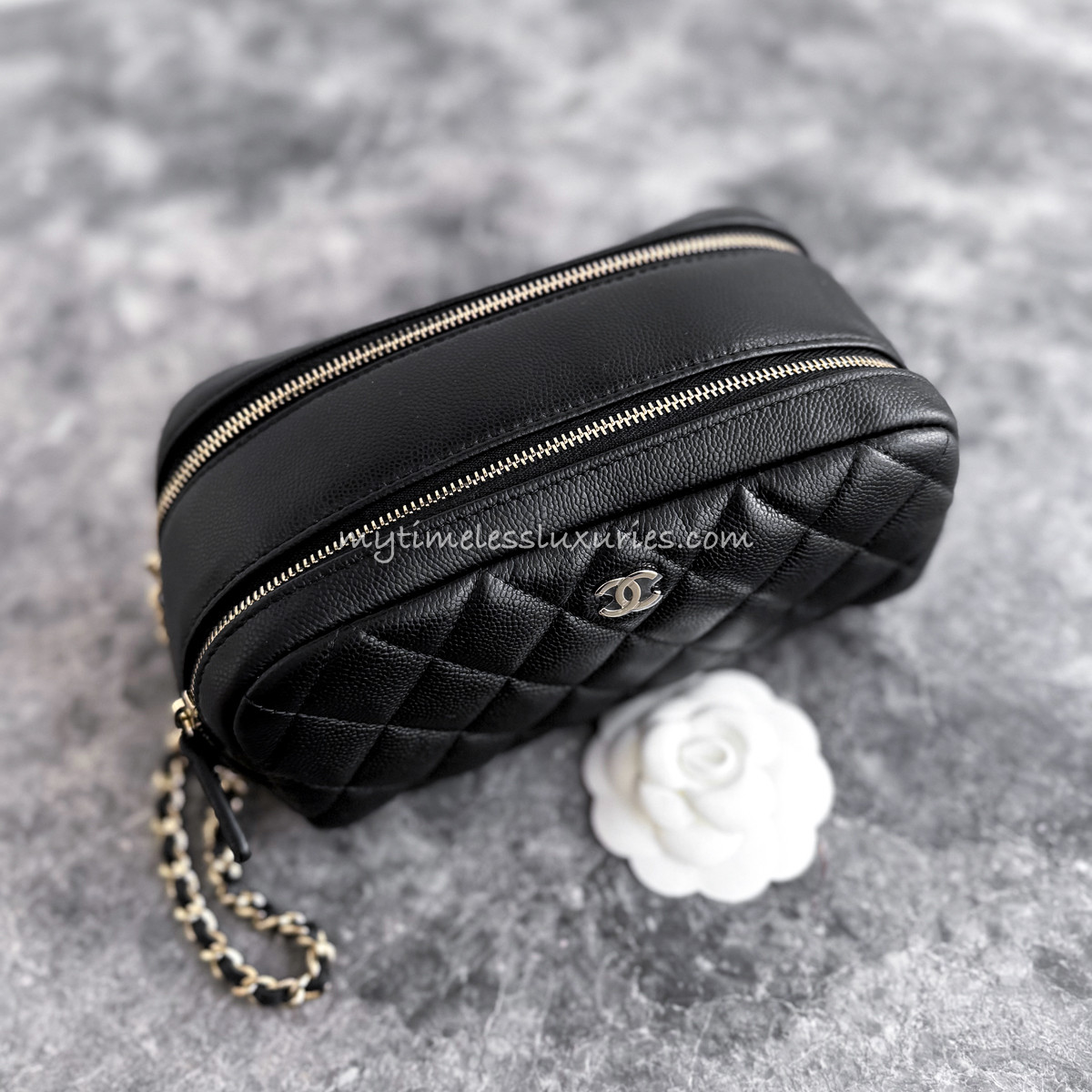 ??CHANEL Soft Zippered Travel Watch Case Pouch Only • BLACK • NWOT Vintage Chanel Le Voyage Raffia Cosmetic Bag – Black Woven  main image 4