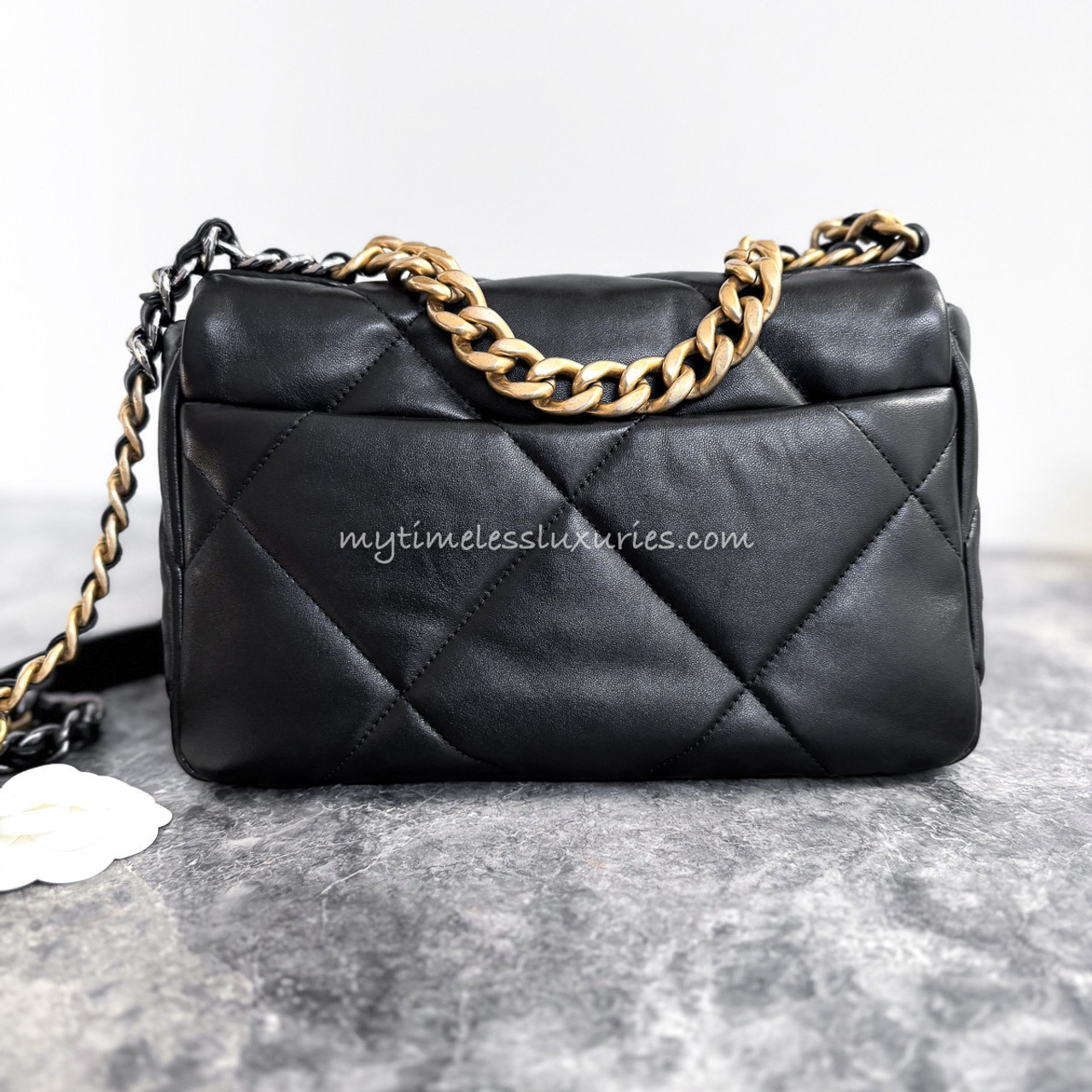 CHANEL ブラック ミトン 手袋 Chanel 22 Medium - Luxe Du Jour