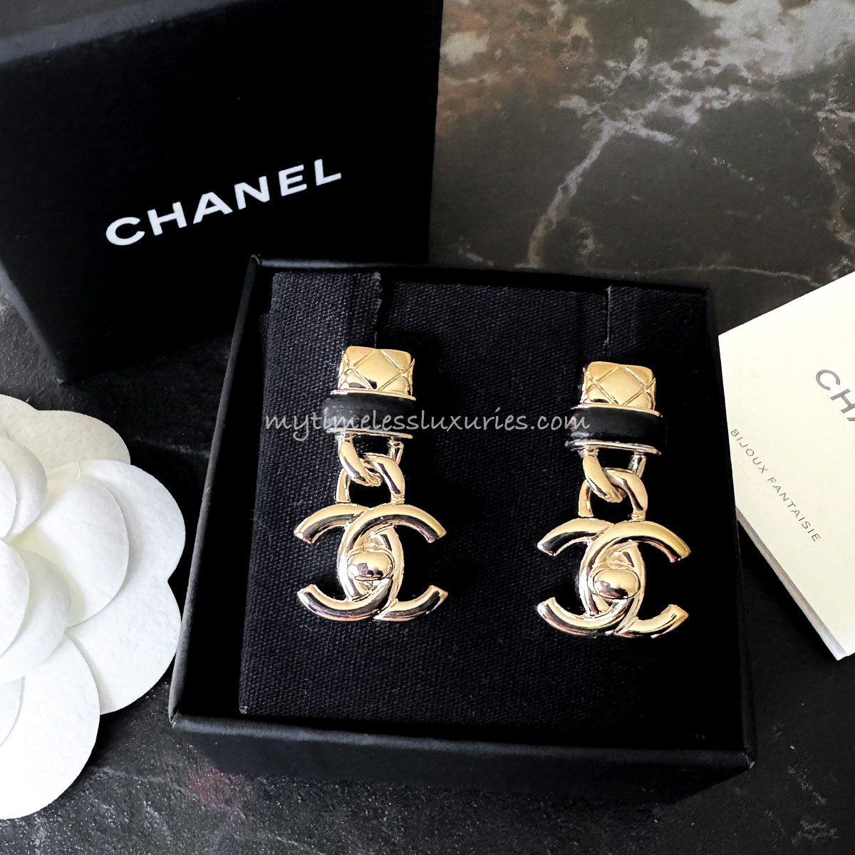 CHANEL 21S CC Turnlock Drop Earrings - Timeless Luxuries