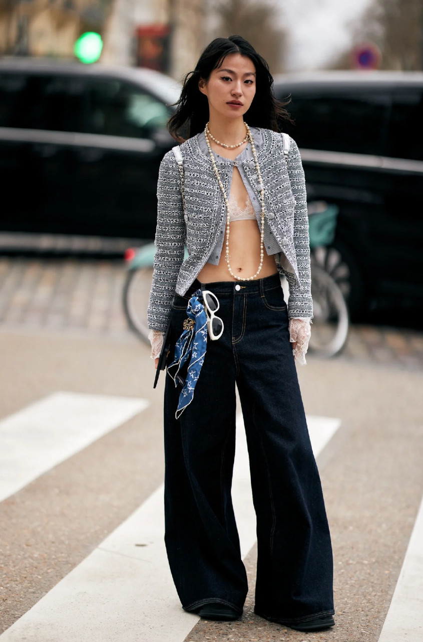 CHANEL 24P Black/ White Tweed Jacket 36 - Timeless Luxuries