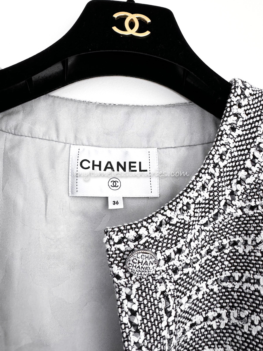 CHANEL 24P Black/ White Tweed Jacket 36 - Timeless Luxuries