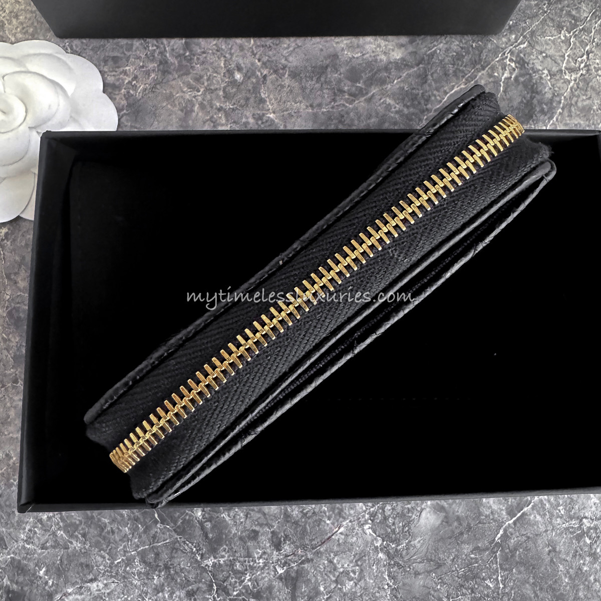 CC ZIPPED CAVIAR PURSE 11 SAPPHIRE CALFSKIN GOLD ICON