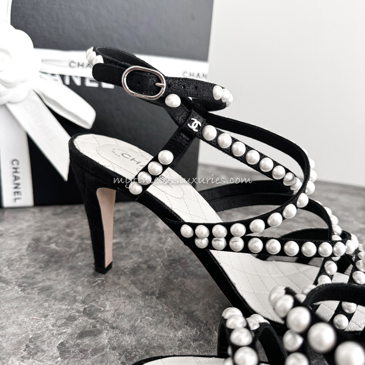 CHANEL♡新作♡ミュール♡足元に気品♡ CHANEL Pearl Strap Heeled Sandals 40 *New - Timeless Luxuries